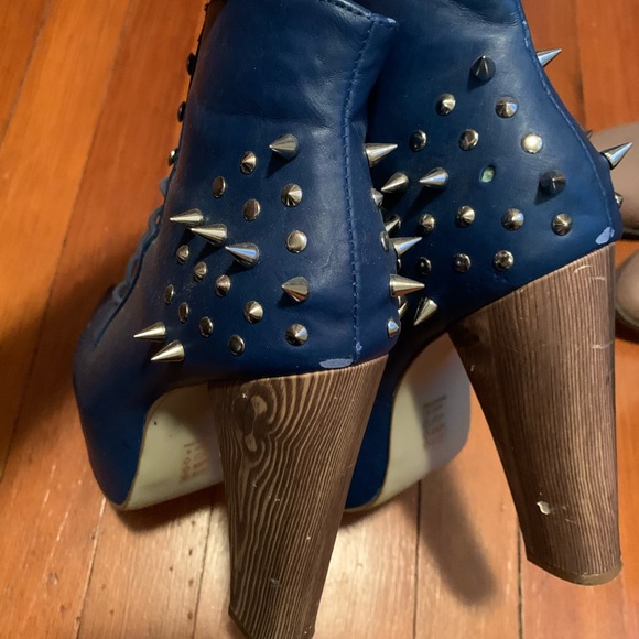 Blue spiked booties! Size 8 - Picture 2 of 4